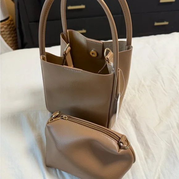 Elegant Black and Tan Women's Handbag Set - Picture 5 of 8